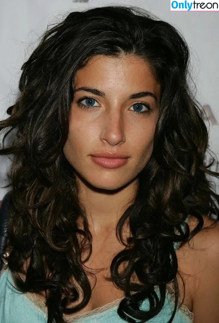 Tania Raymonde голая photo #0053 (tania.raymonde)