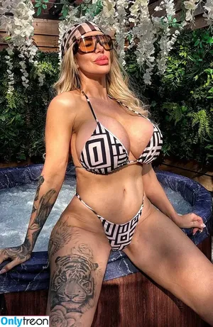 taniaamazon / djtaniaamazon nude photo #0187
