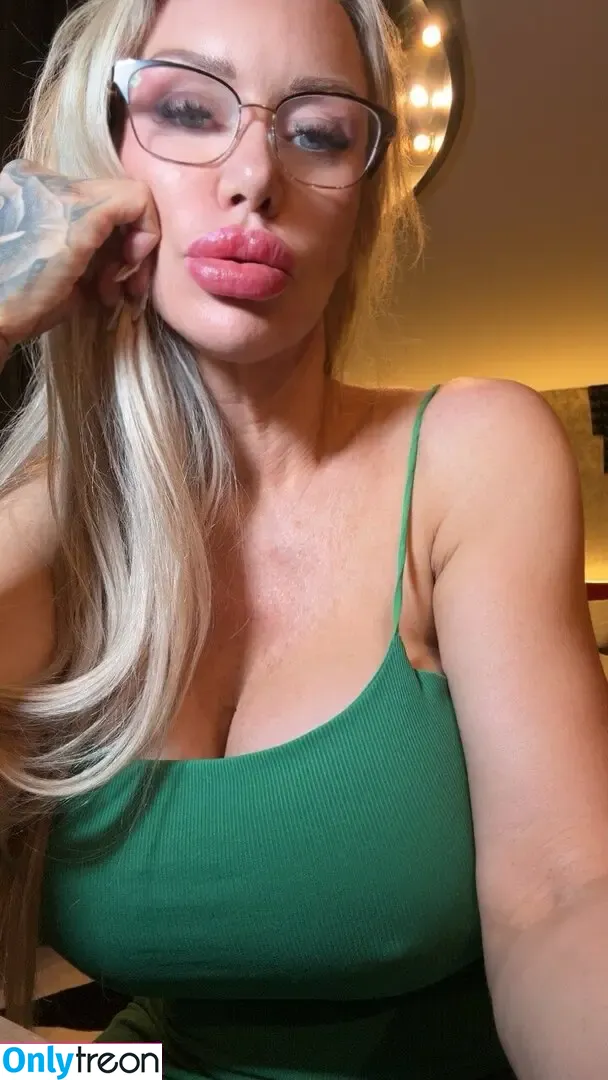 taniaamazon nude photo #0216 (djtaniaamazon)