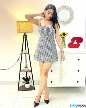 Tanya Khanna / tanyakhannaa nude photo #0014