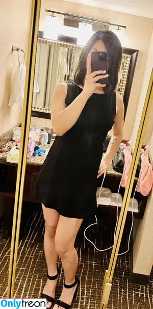 Tara Kaminarito / tarakaminarito nude photo #0012