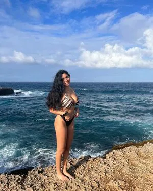 Tara Yazdi / tara.yazdi / thatpersiangirltara фото голая #0005