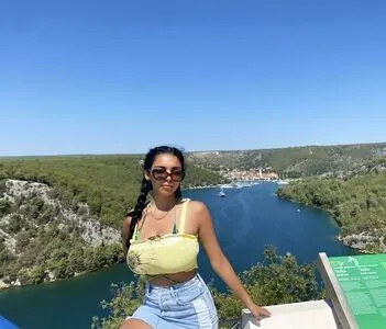 Tara Yazdi / tara.yazdi / thatpersiangirltara фото голая #0045