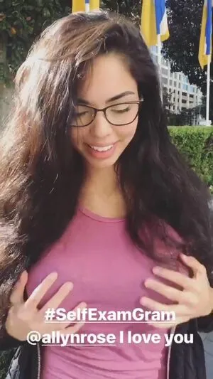 Tara Yazdi / tara.yazdi / thatpersiangirltara фото голая #0099