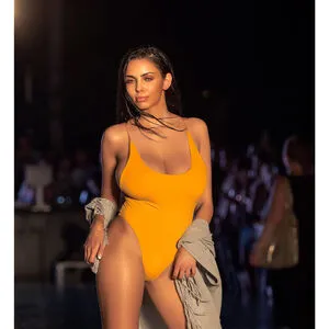 Tara Yazdi / tara.yazdi / thatpersiangirltara фото голая #0123