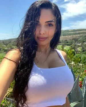 Tara Yazdi / tara.yazdi / thatpersiangirltara фото голая #0138