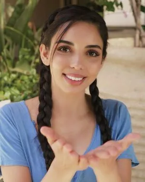 Tara Yazdi / tara.yazdi / thatpersiangirltara фото голая #0140