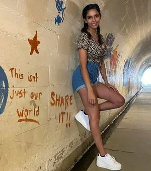 Tara Yazdi / tara.yazdi / thatpersiangirltara фото голая #0144