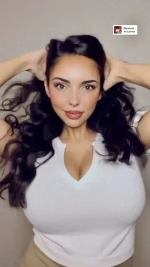 Tara Yazdi / tara.yazdi / thatpersiangirltara фото голая #0214