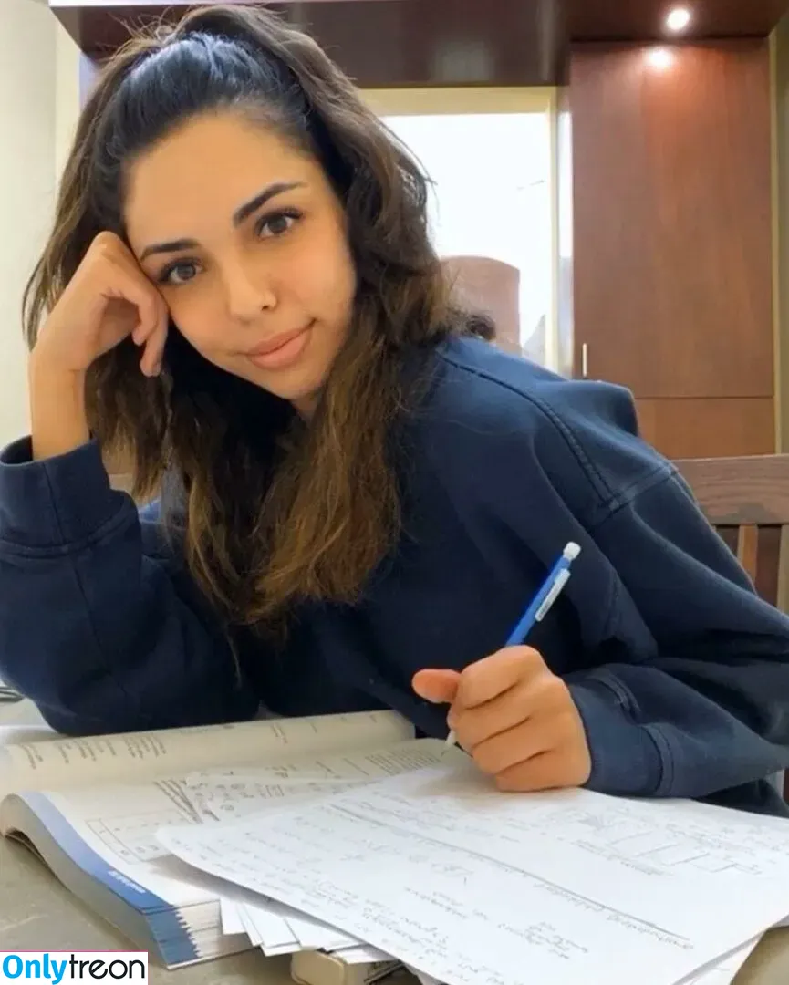 Tara Yazdi голая photo #0017 (tara.yazdi / thatpersiangirltara)