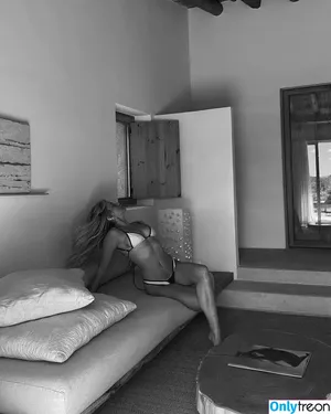 Tasha Ghouri / Love Island / tashaghouri nude photo #0203
