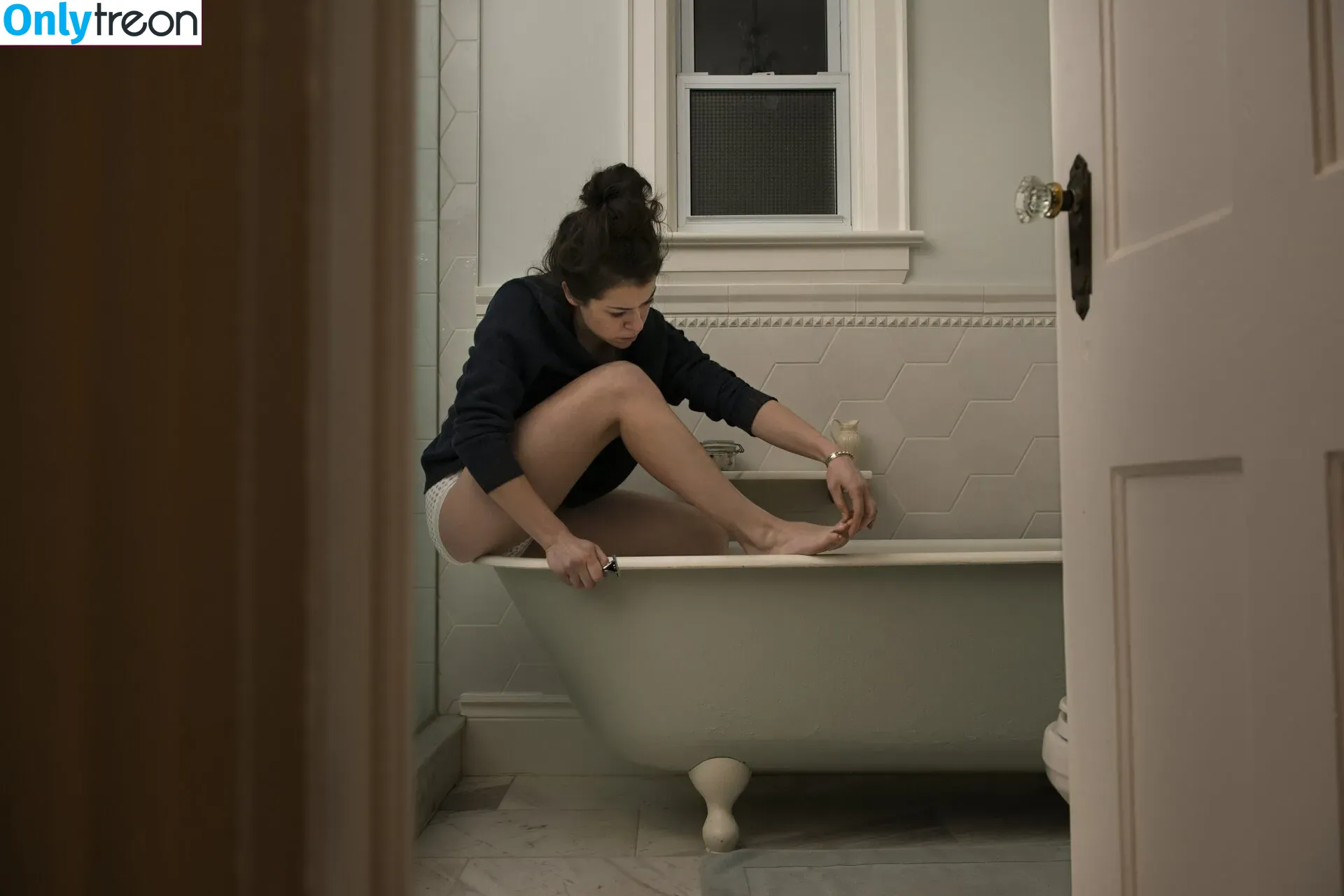 Tatiana Maslany nude photo #0001 (tatianamaslany)