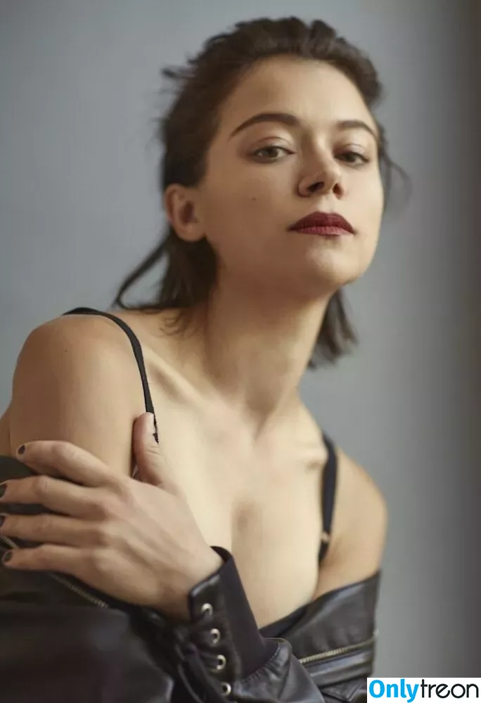 Tatiana Maslany голая photo #0027 (tatianamaslany)