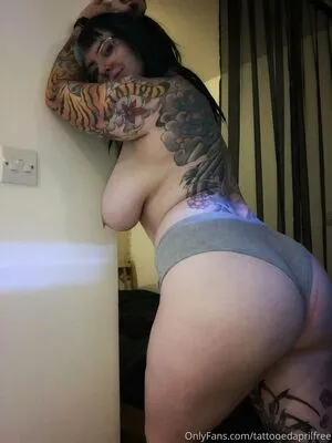tattooedaprilfree / freaky_litty_af nude photo #0100