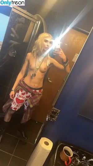 Taylor Momsen / aryelsoul / taylormomsen nude photo #0671