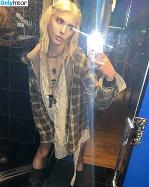 Taylor Momsen / aryelsoul / taylormomsen nude photo #0675
