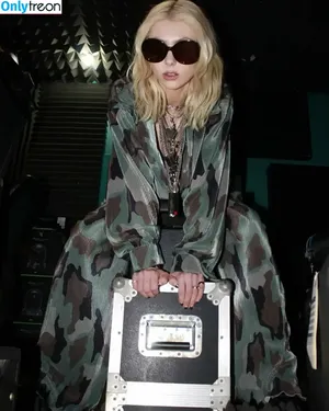 Taylor Momsen / aryelsoul / taylormomsen nude photo #0708