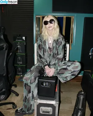 Taylor Momsen / aryelsoul / taylormomsen nude photo #0709