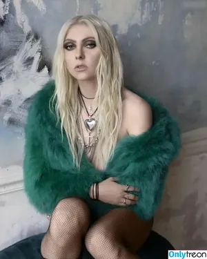 Taylor Momsen / aryelsoul / taylormomsen nude photo #0738