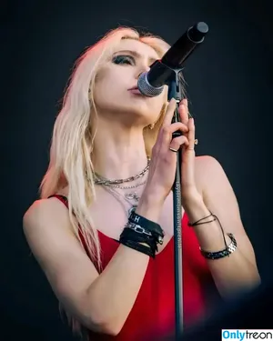 Taylor Momsen / aryelsoul / taylormomsen nude photo #0743