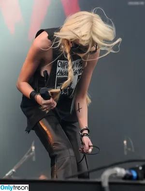Taylor Momsen / aryelsoul / taylormomsen nude photo #0763