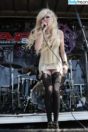 Taylor Momsen / aryelsoul / taylormomsen nude photo #0815