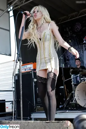 Taylor Momsen / aryelsoul / taylormomsen nude photo #0818