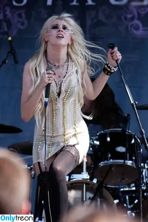 Taylor Momsen / aryelsoul / taylormomsen nude photo #0825