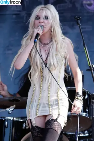 Taylor Momsen / aryelsoul / taylormomsen nude photo #0827