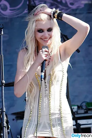 Taylor Momsen / aryelsoul / taylormomsen nude photo #0831