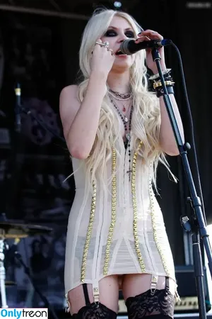 Taylor Momsen / aryelsoul / taylormomsen nude photo #0834