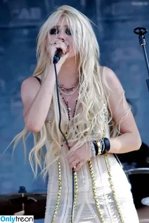 Taylor Momsen / aryelsoul / taylormomsen nude photo #0839