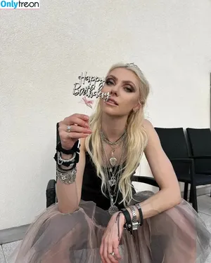 Taylor Momsen / aryelsoul / taylormomsen nude photo #0873