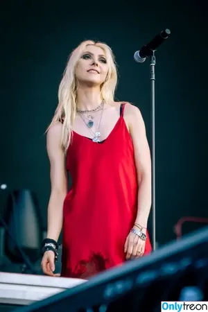 Taylor Momsen / aryelsoul / taylormomsen nude photo #0878