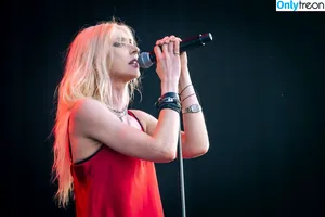 Taylor Momsen / aryelsoul / taylormomsen nude photo #0882