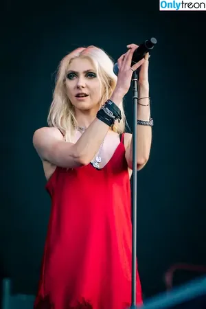 Taylor Momsen / aryelsoul / taylormomsen nude photo #0883