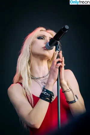 Taylor Momsen / aryelsoul / taylormomsen nude photo #0884