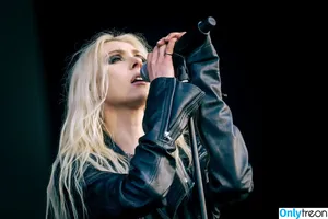 Taylor Momsen / aryelsoul / taylormomsen nude photo #0888