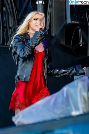 Taylor Momsen / aryelsoul / taylormomsen nude photo #0889