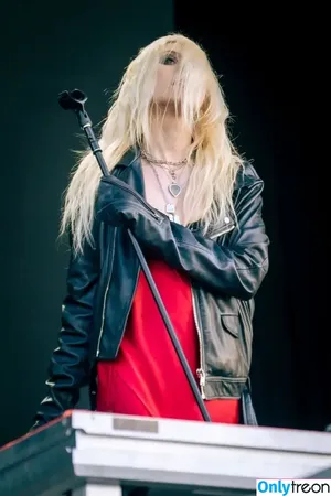 Taylor Momsen / aryelsoul / taylormomsen nude photo #0892