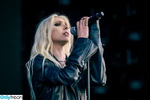 Taylor Momsen / aryelsoul / taylormomsen nude photo #0897