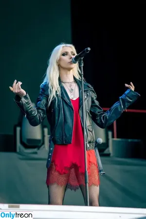 Taylor Momsen / aryelsoul / taylormomsen nude photo #0899