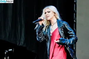 Taylor Momsen / aryelsoul / taylormomsen фото голая #0926