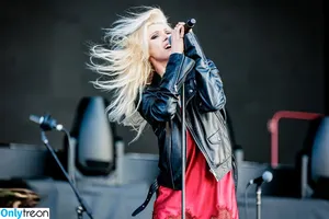 Taylor Momsen / aryelsoul / taylormomsen фото голая #0927