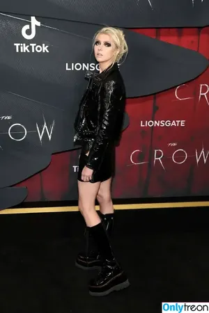Taylor Momsen / aryelsoul / taylormomsen фото голая #0941