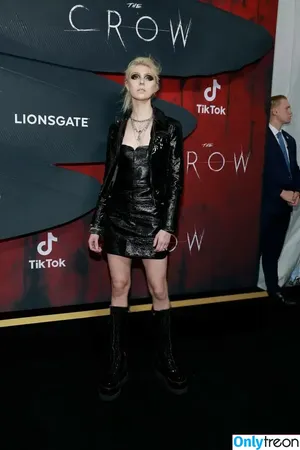 Taylor Momsen / aryelsoul / taylormomsen фото голая #0943