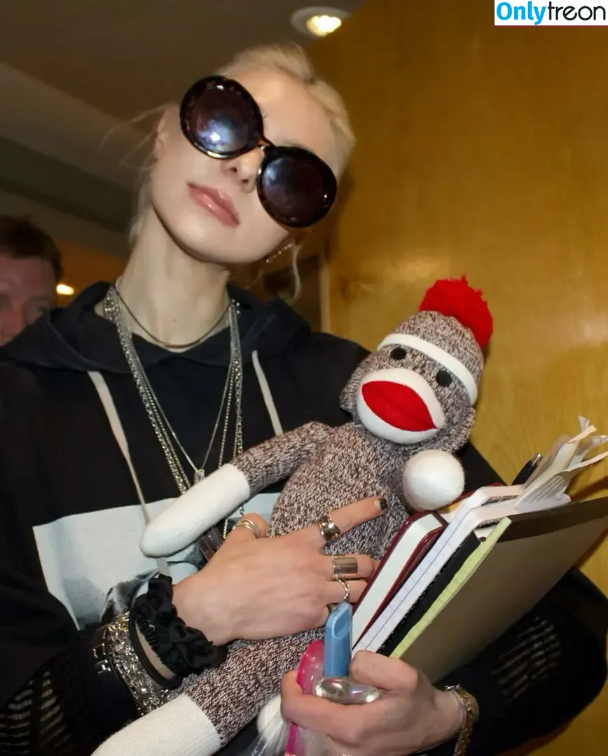 Taylor Momsen nude photo #0683 (aryelsoul / taylormomsen)