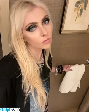 Taylor Momsen / aryelsoul / taylormomsen nude photo #1048