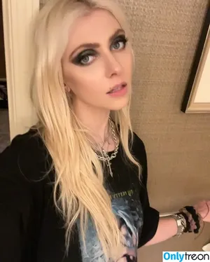 Taylor Momsen / aryelsoul / taylormomsen nude photo #1050