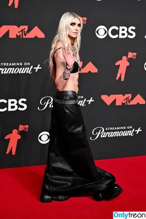 Taylor Momsen / aryelsoul / taylormomsen nude photo #1123